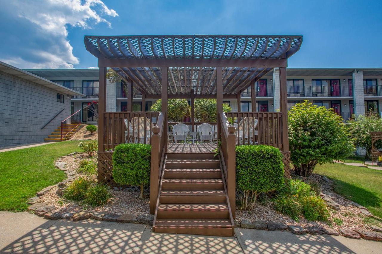 Motel Ramada By Wyndham Branson Extérieur photo