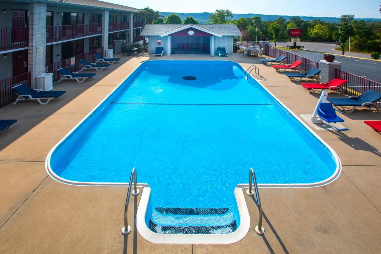 Motel Ramada By Wyndham Branson Extérieur photo